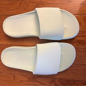 Lululemon Restfeel slides (size 8) mint green